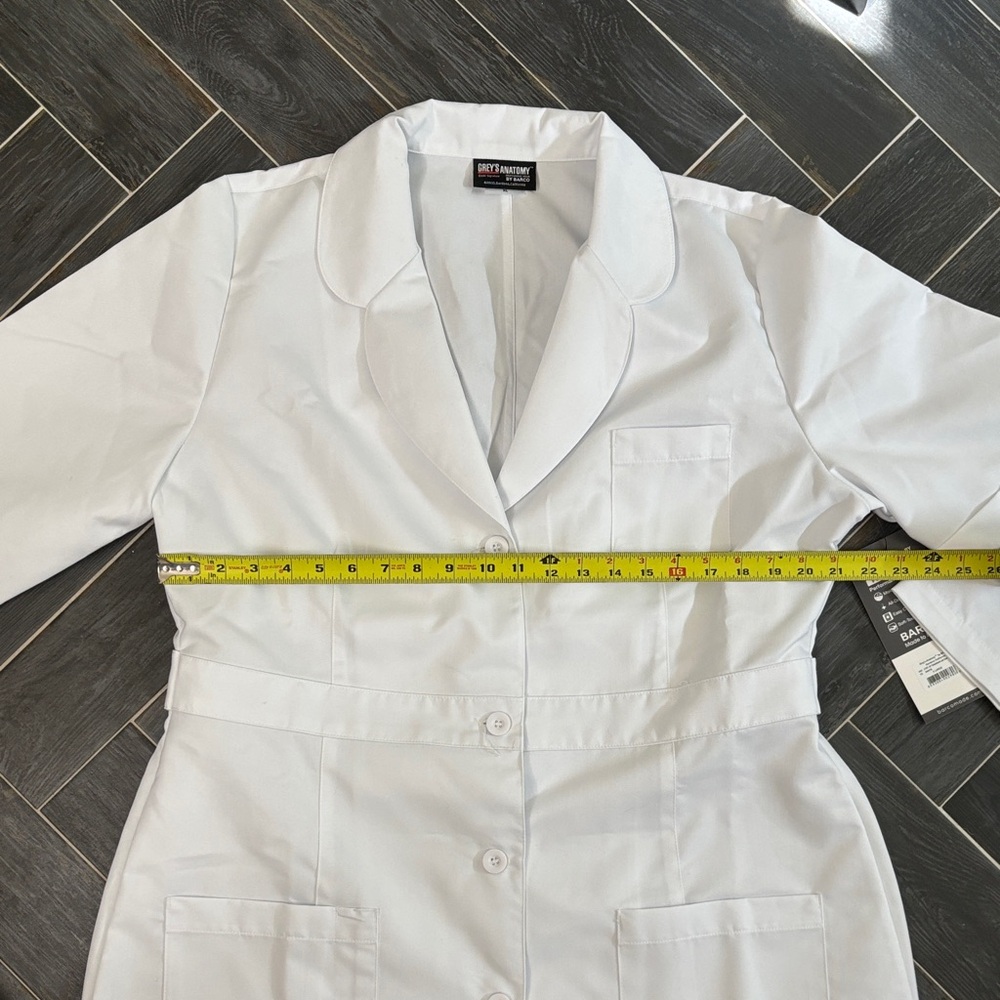Grey’s Anatomy Gardenia California White Lab Coat-XL- NWT - Picture 7 of 9